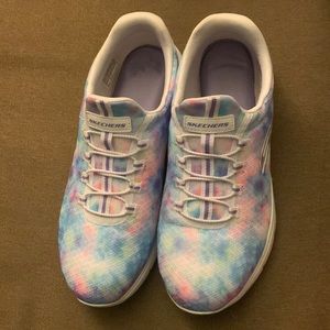 Sketchers tie dye slip on